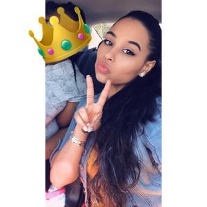 Meet your Posher, Cassandra